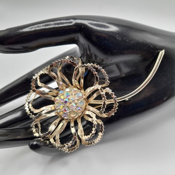 Vintage Sarah Coventry Gold Tone "Allusion Flower Brooch Pin 1968 Signed 3.5" - Picture 6 of 10